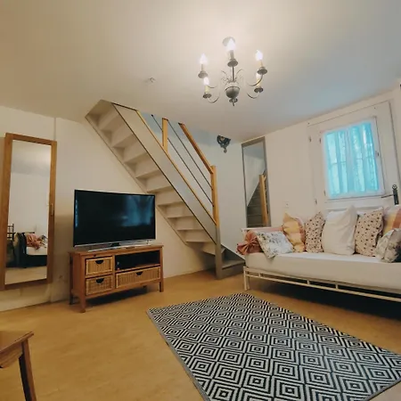 Maison De Famille Entre Et *